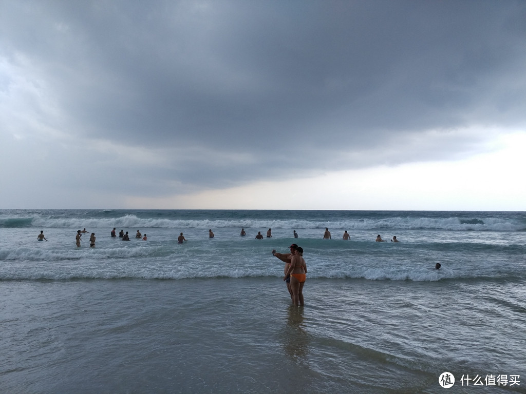 卡塔海滩，海滩和海水质量明显高于芭东