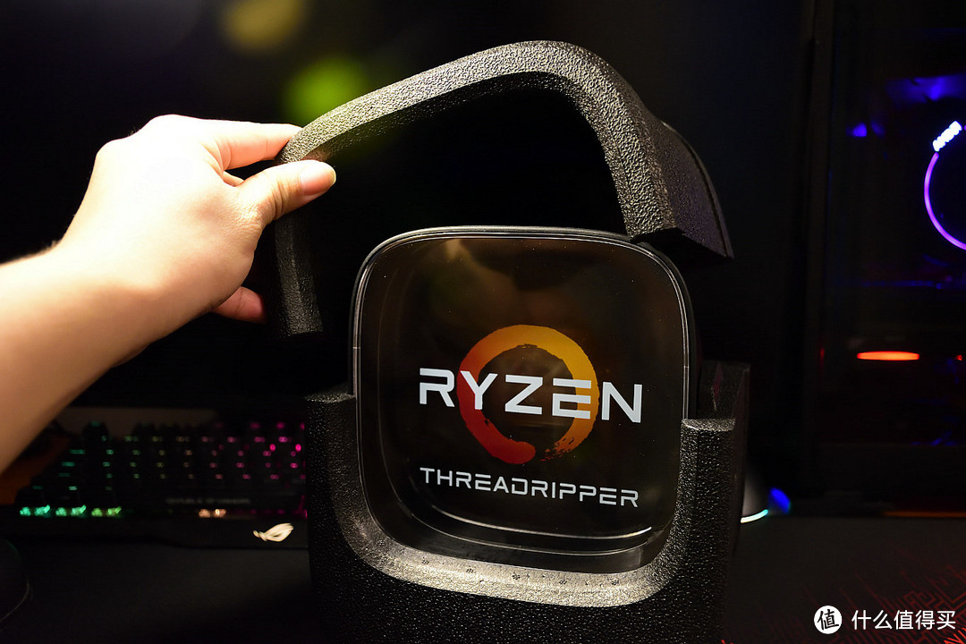 兵锋过处，能否所向披靡 — AMD Ryzen Threadripper 1920X + ASUS ROG Zenith Extreme 开箱简测