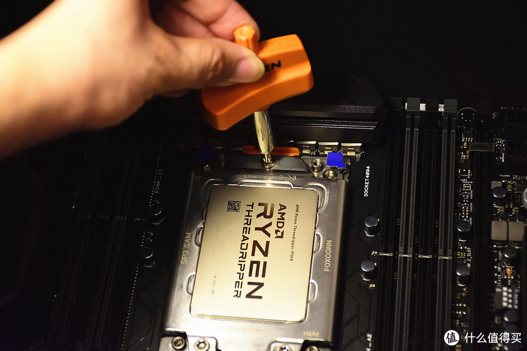 兵锋过处，能否所向披靡 — AMD Ryzen Threadripper 1920X + ASUS ROG Zenith Extreme 开箱简测