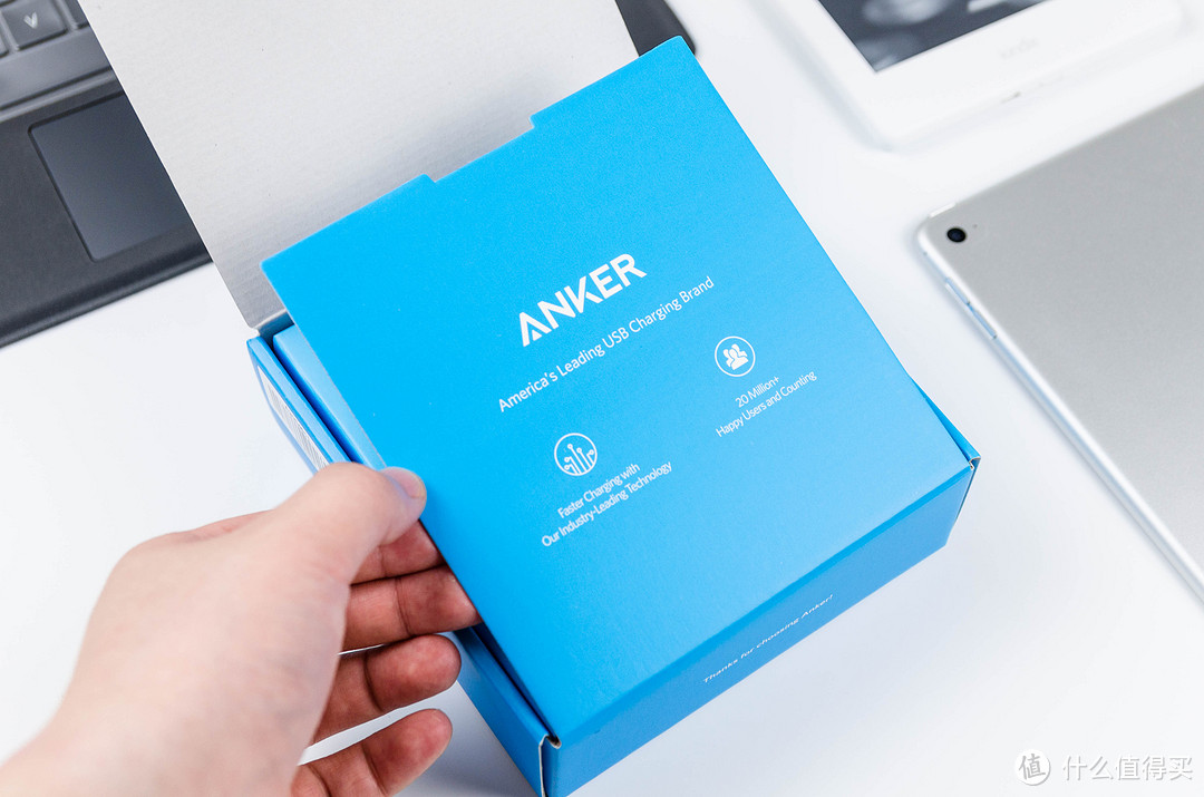 急速充电大满足—Anker 安克 桌充 QC3.0 63W 5口充电器