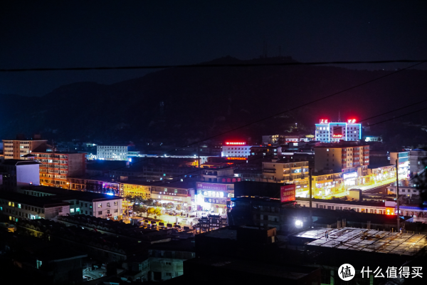小城夜景一张