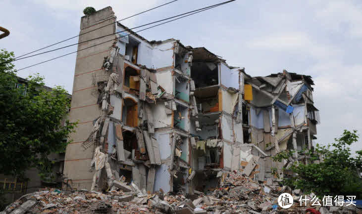 地震来时，高层住宅里的人该怎么逃生？