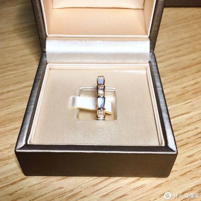 #七夕#秀恩爱#最完美的七夕礼物3件套:老公、Bvlgari婚戒、结婚证