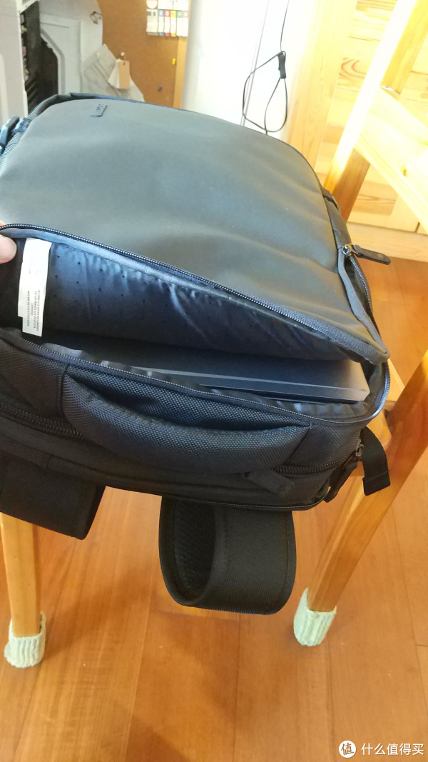 甚至可以装下15英寸的笔记本 甚至可以装下15英寸的笔记本