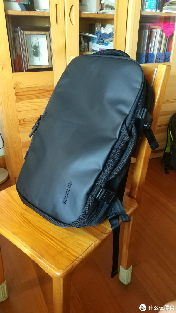 还是非常喜欢这个包的,低调的颜色符合我的(diaosi)气质 还是非常喜欢这个包的,低调的颜色符合我的(diaosi)气质