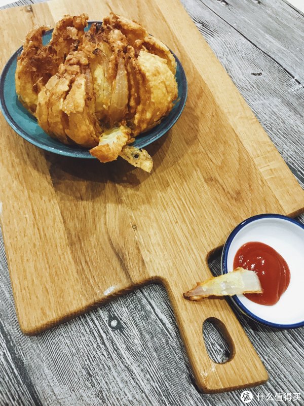 炸洋葱花配啤酒,高热量零食才幸胡