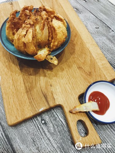 炸洋葱花配啤酒,高热量零食才幸胡