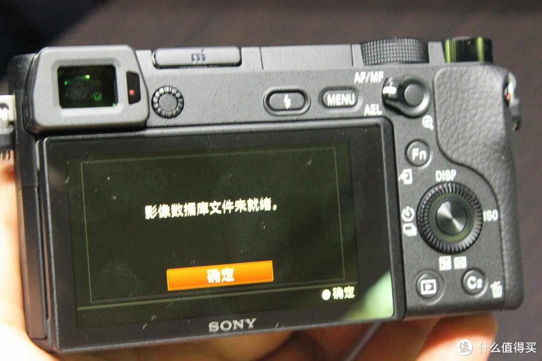 体积小、重量轻、参数强大：SONY 索尼 A6300 APS-C画幅 微单相机