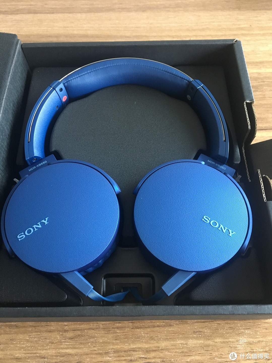 迎面而来的时尚气息：Sony 索尼 MDR-XB550AP耳机