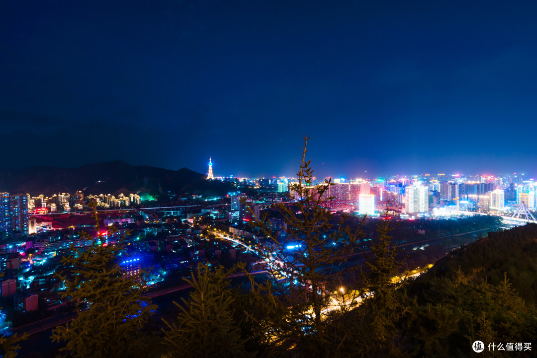 西宁南山公园夜景 西宁南山公园夜景