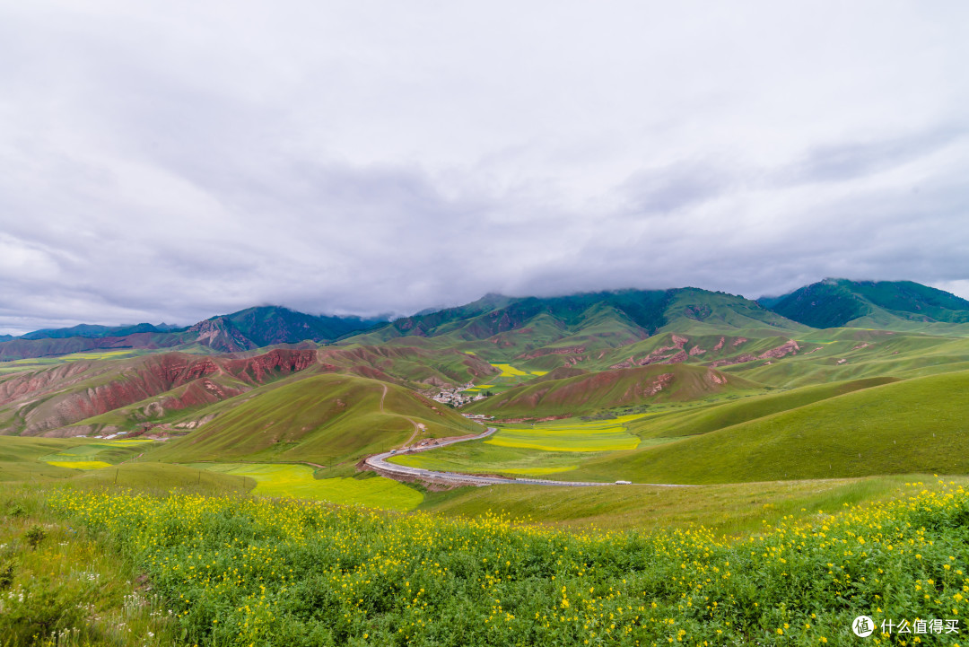 阴雨连绵的高原美景