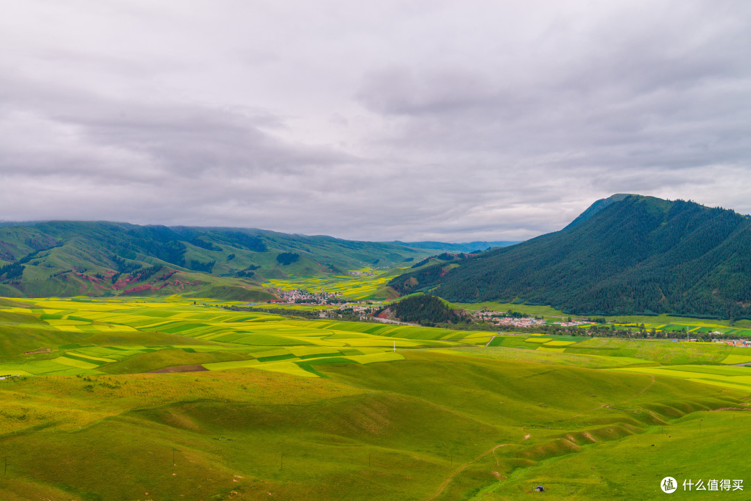 阴雨连绵的高原美景