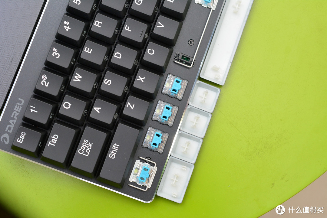 DAREU 达尔优 EK820 超薄双模 巧克力轴 机械键盘 试吃评测