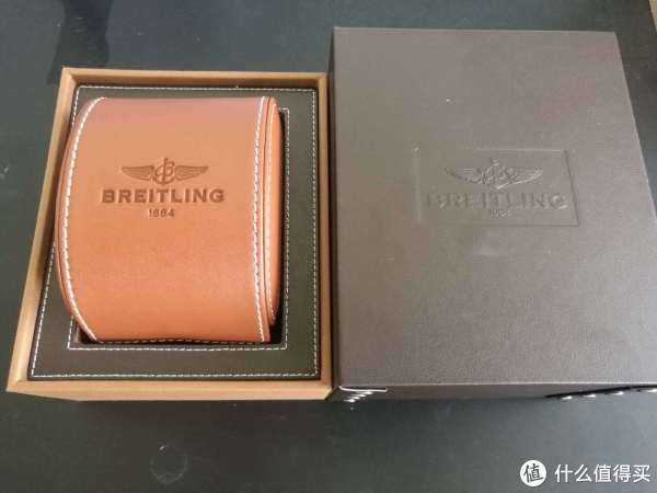 表盒的颜色搭配显得很有层次感