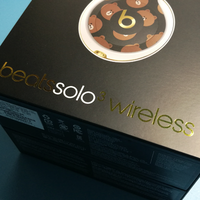 Beats Solo3 Wireless LINE FRIENDS 耳机外观展示(连接线|数据线|按键|收纳包)