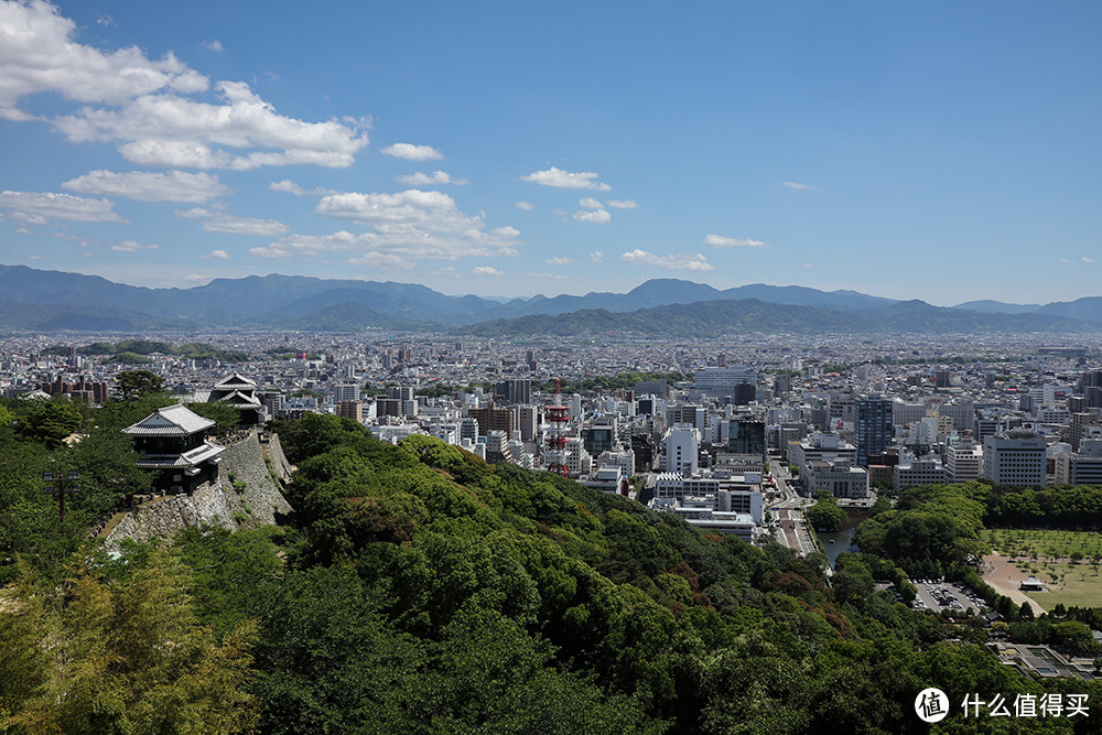 别总去东京，日本这个地儿人少，猫岛和古温泉都有