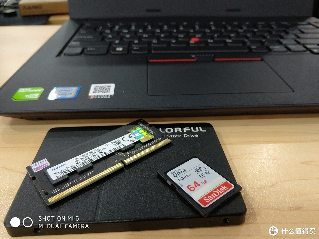 固态硬盘，内存，SD卡合照