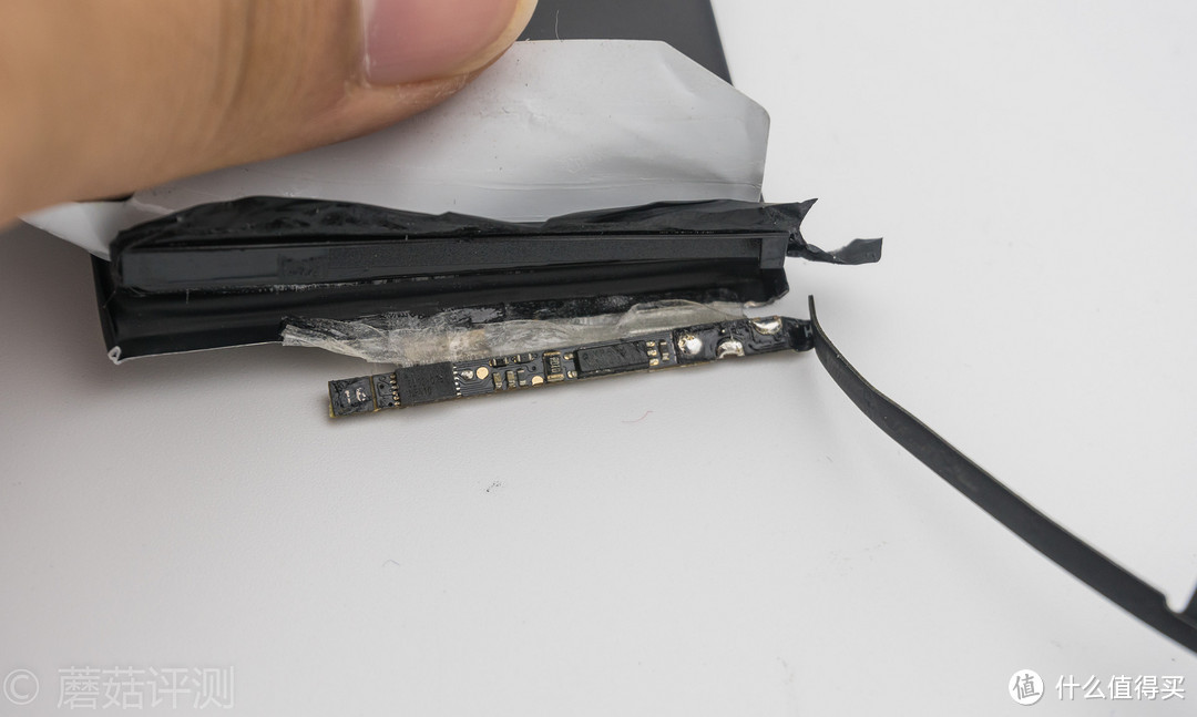 扒开虚假的外衣、直击电池内在 — iPhone 6 plus 电池配件 拆解横评