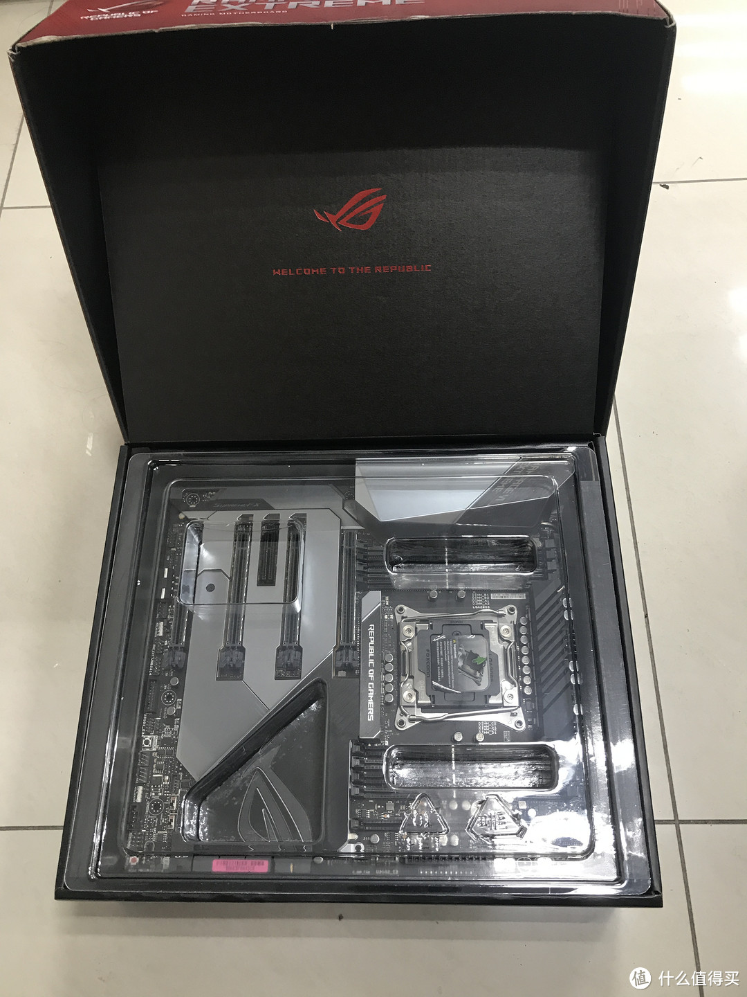 ROG 玩家国度 X299 R6E 主板 开箱，真的只是开箱