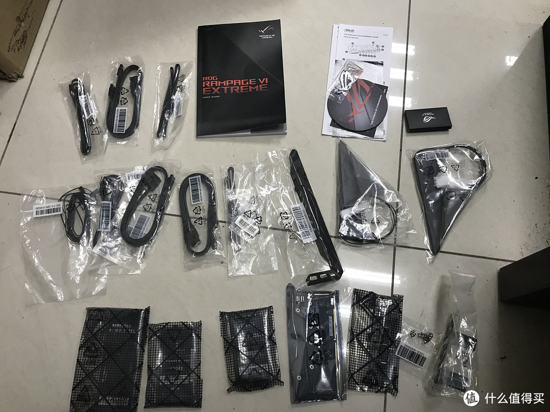 ROG 玩家国度 X299 R6E 主板 开箱，真的只是开箱