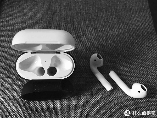 【苹果 Airpods 蓝牙无线耳机外观展示】按钮指示灯充电仓数据线摘要频道什么值得买 7454