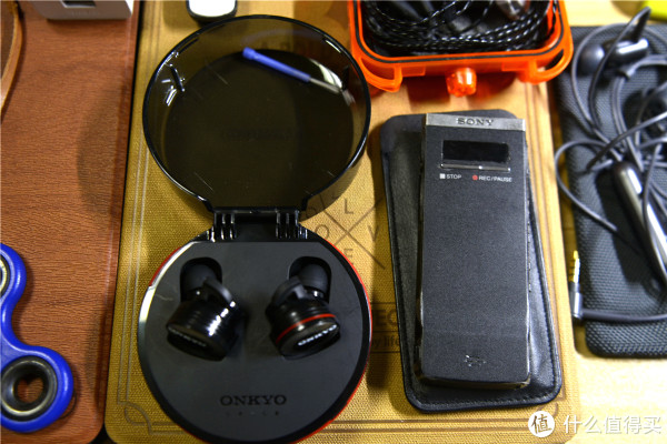 #翻包大赛#不只是随身带两个飞机杯 - 这叫怎么