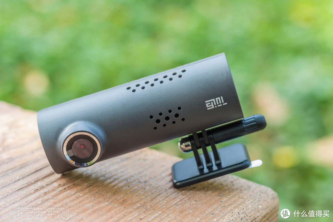 体积小巧功能强大wifi连接70迈智能行车记录仪开箱评测