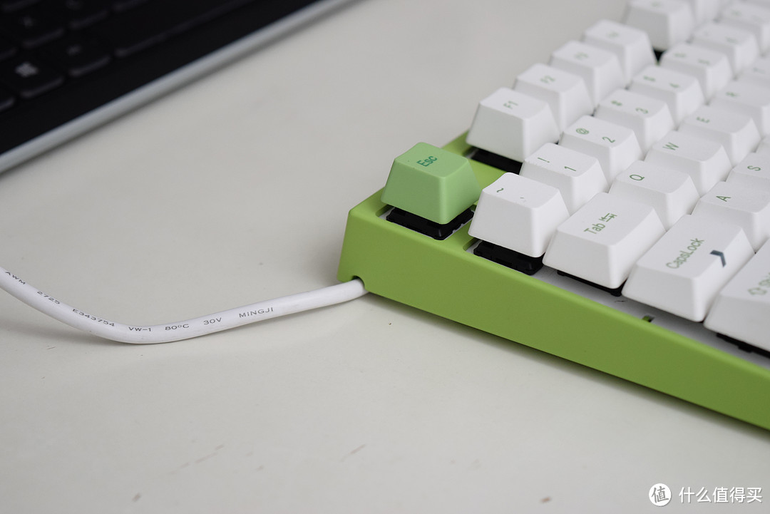 办公桌面改造の机械键盘 ，varmilo 阿米洛 VA87M草木绿 机械键盘 开箱