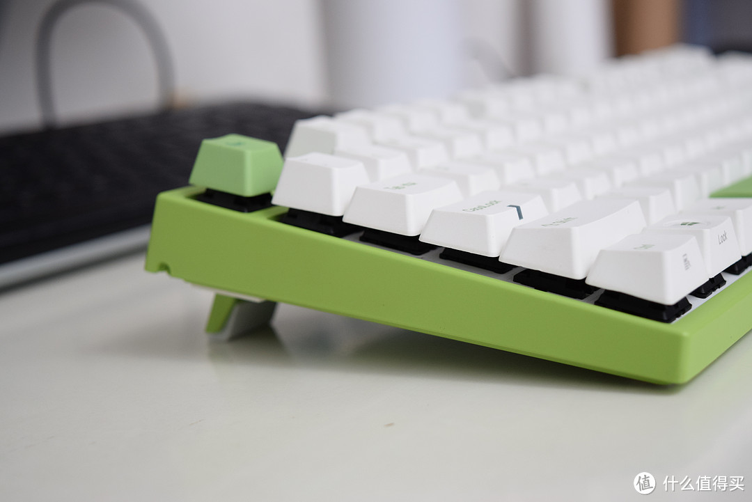 办公桌面改造の机械键盘 ，varmilo 阿米洛 VA87M草木绿 机械键盘 开箱