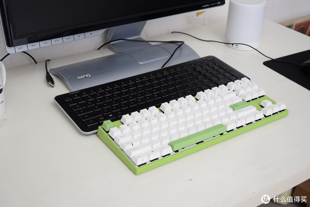 办公桌面改造の机械键盘 ，varmilo 阿米洛 VA87M草木绿 机械键盘 开箱