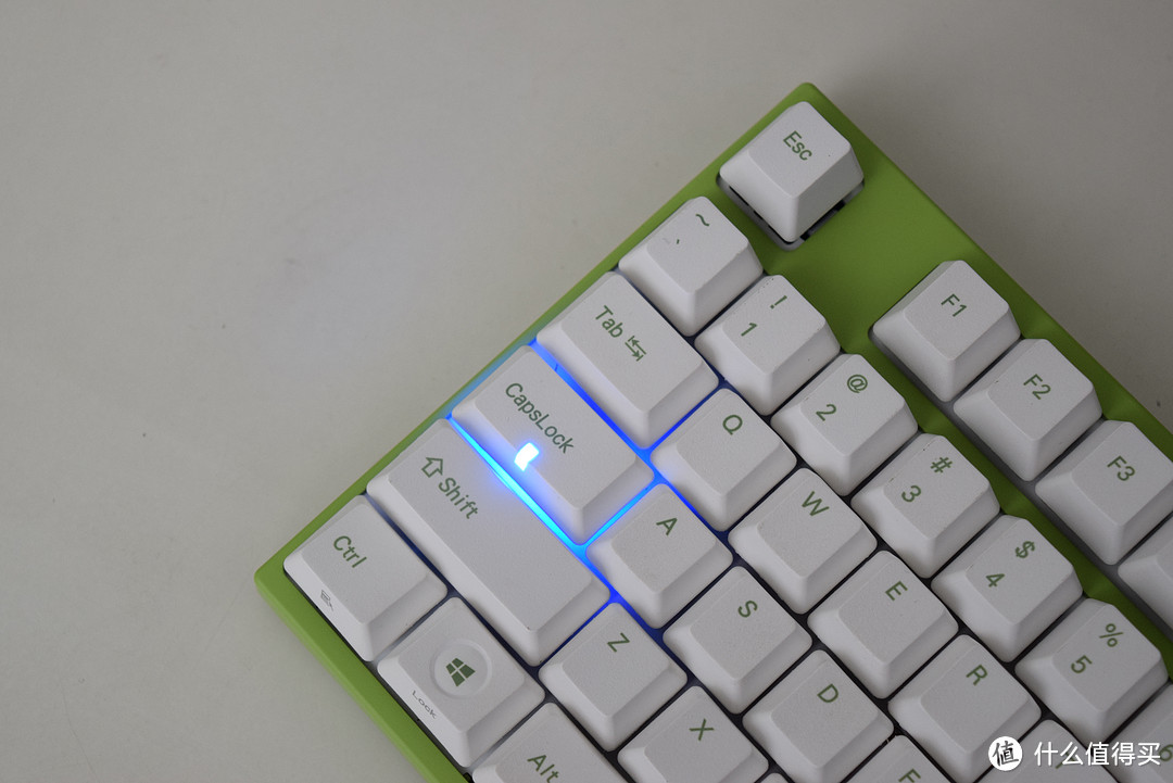 办公桌面改造の机械键盘 ，varmilo 阿米洛 VA87M草木绿 机械键盘 开箱