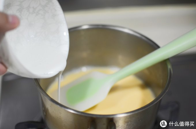 网红级月饼:金沙奶黄流心月饼,你也可以自己做