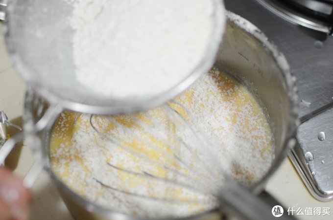 网红级月饼:金沙奶黄流心月饼,你也可以自己做