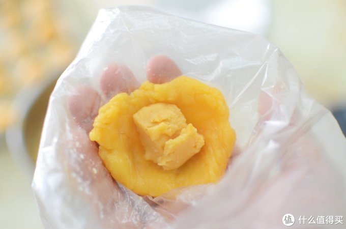 网红级月饼:金沙奶黄流心月饼,你也可以自己做
