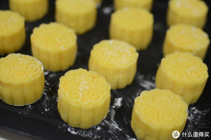 网红级月饼:金沙奶黄流心月饼,你也可以自己做