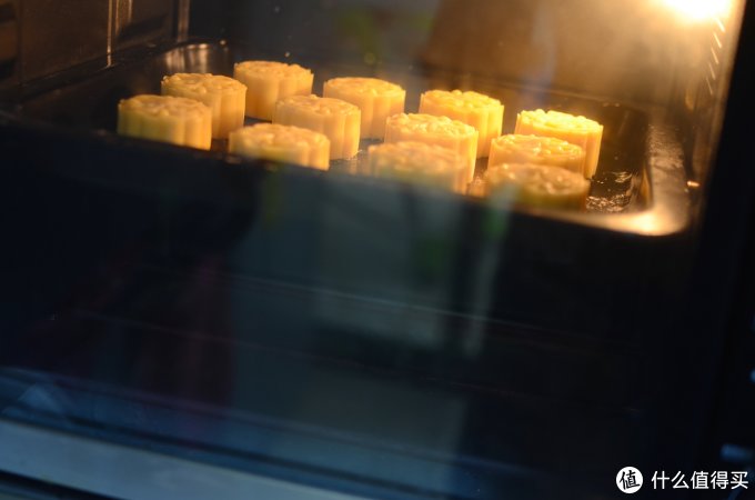 网红级月饼:金沙奶黄流心月饼,你也可以自己做