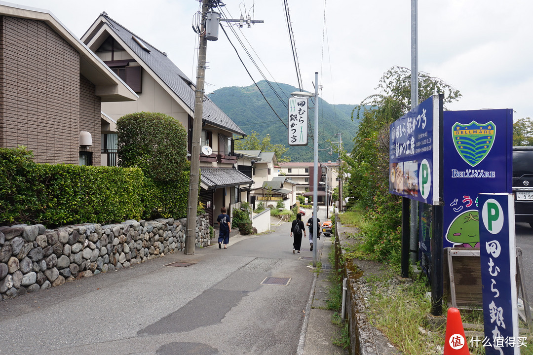 顺着地图导航过来，看到指示牌田むら 銀かつ亭