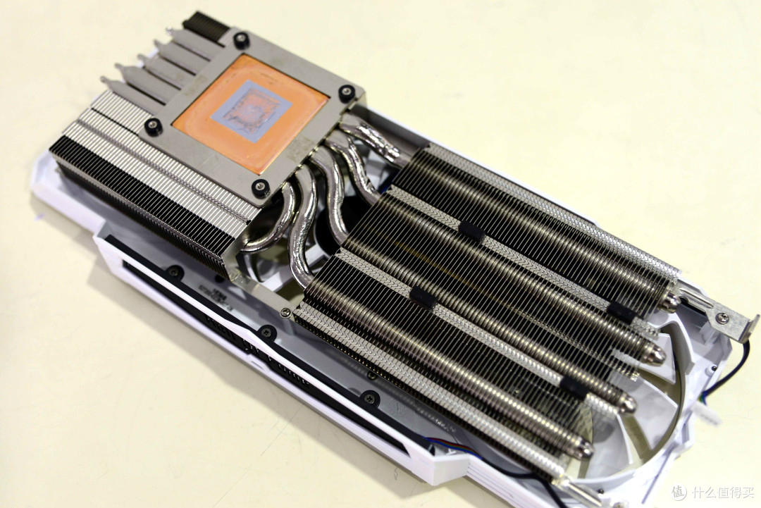 银白色核武器:影驰GTX 1070HOF名人堂开箱拆解