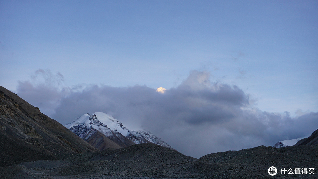 珠穆朗玛峰第一天只露出一个角