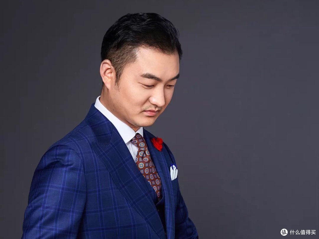 西装老爷会-白兵穿上它,母星不想回。
