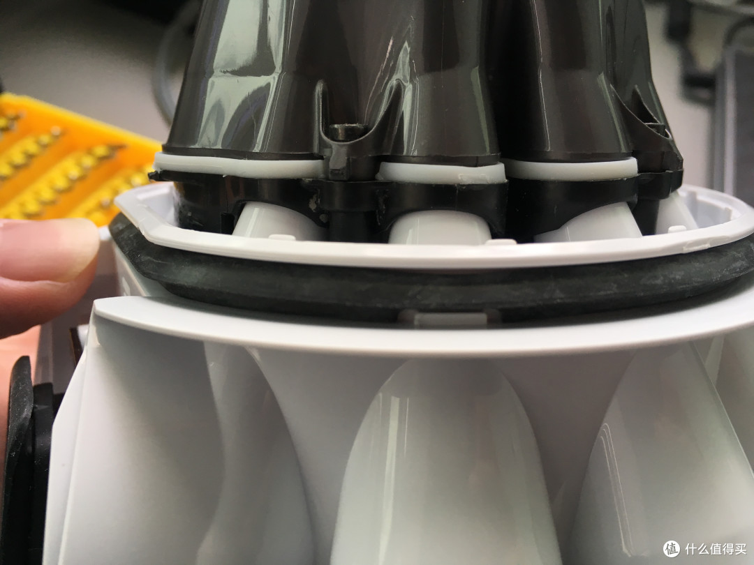 Dyson 戴森 吸尘器 V7 Mattress 补充清洗说明,气旋拆解