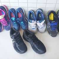 亚瑟士 GEL-KAYANO 25 女款跑步鞋外观展示(logo|配色|鞋面|鞋底|吊牌)