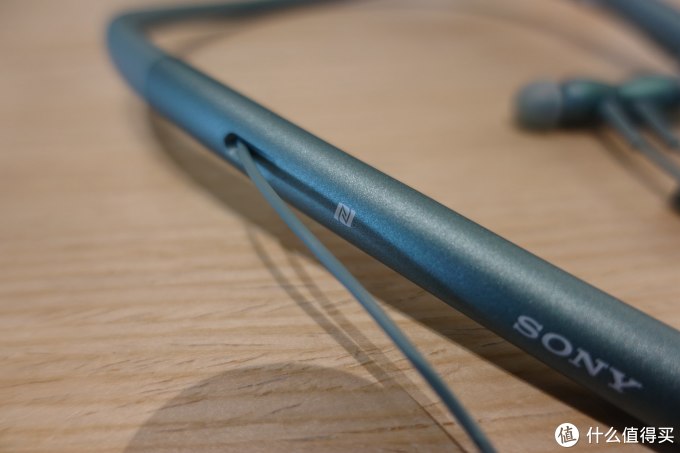 新老对决：SONY 索尼 WI-H700 VS SONY 索尼 MDR-EX750BT 蓝牙耳机