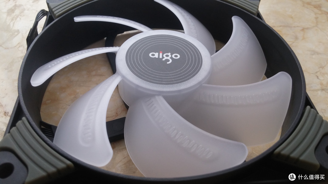aigo 爱国者 冰魄T240 一体式水冷装机 开箱