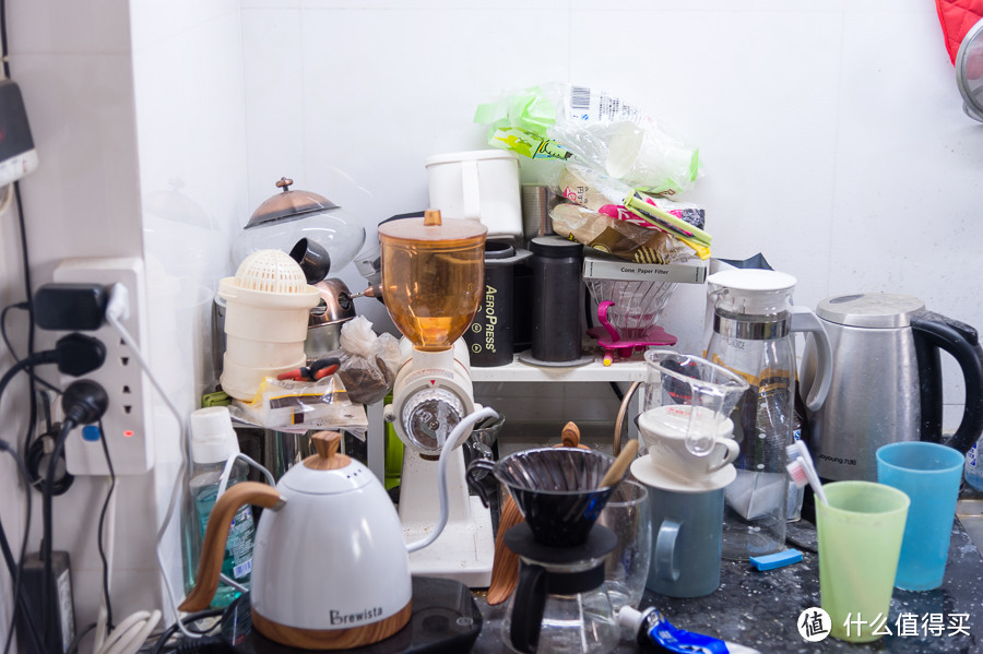 装修失败自救：不锈钢搁架收纳咖啡壶具，解放厨房工作台面
