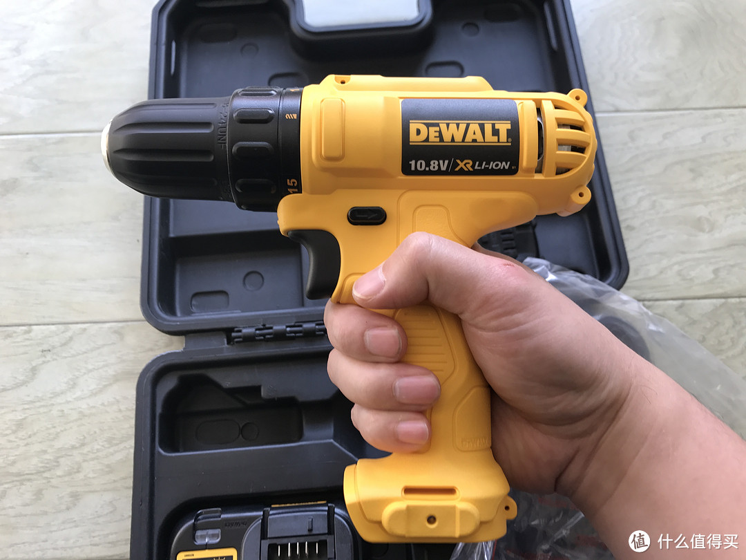 没事买个钻，家庭必备---DEWALT 得伟 DCD701C1 10.8V 锂电起子