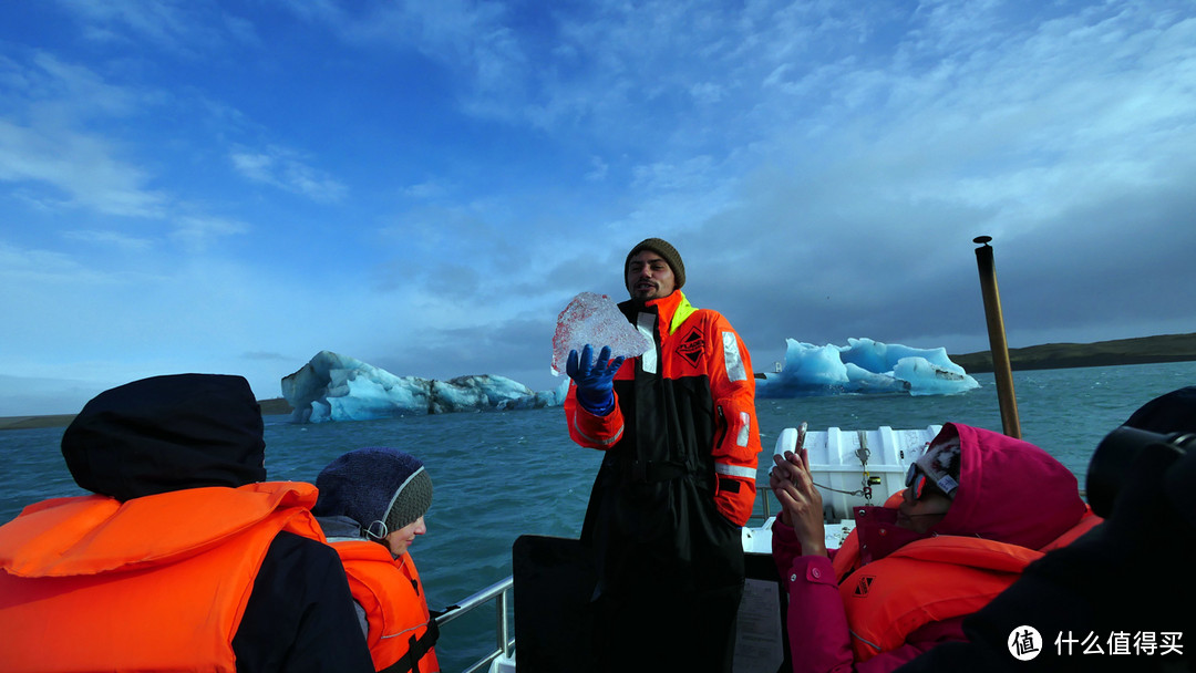 冰河湖（Jokulsarlon Glacier lake）一游船上萌萌哒冰岛小哥