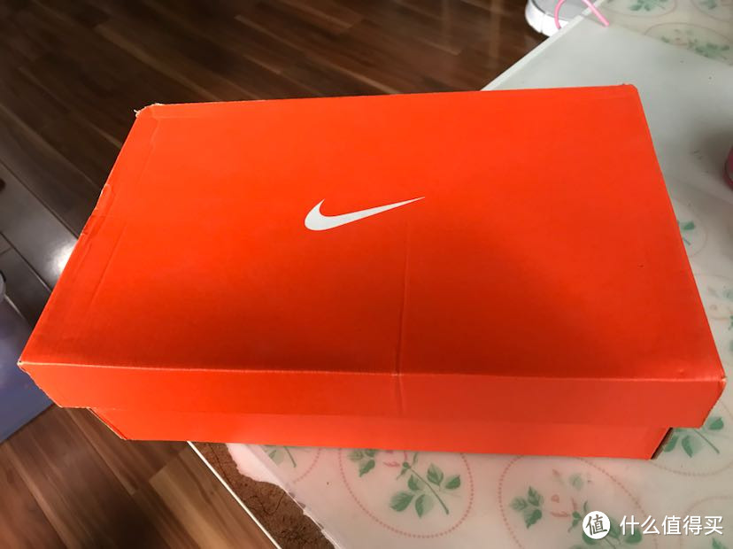 老婆大人的第一双399特价NIKE 耐克 登月系列 跑鞋 开箱晒单