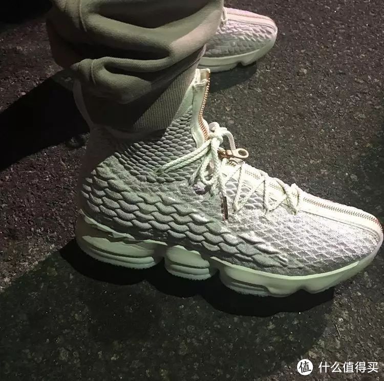 詹皇颜值最高战靴：Nike 耐克 lebron 15 ghost 开箱晒单