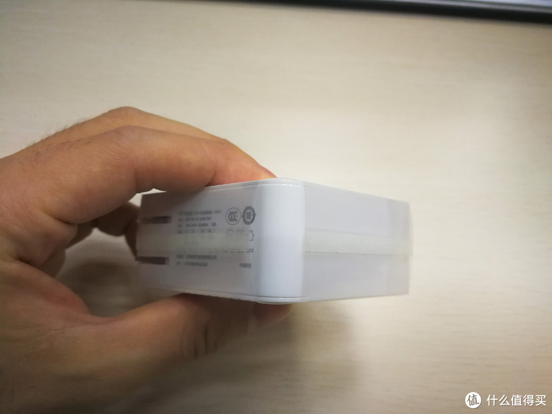 有颜又实用？-简评网易智造USB-C电源适配器